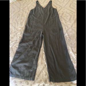 Universal thread jump suit. Size small